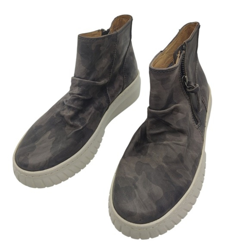 Sofft Women Gorpcore Utility Camo Leather Sharnell Ankle Sneaker Boot 7.5 Grey
